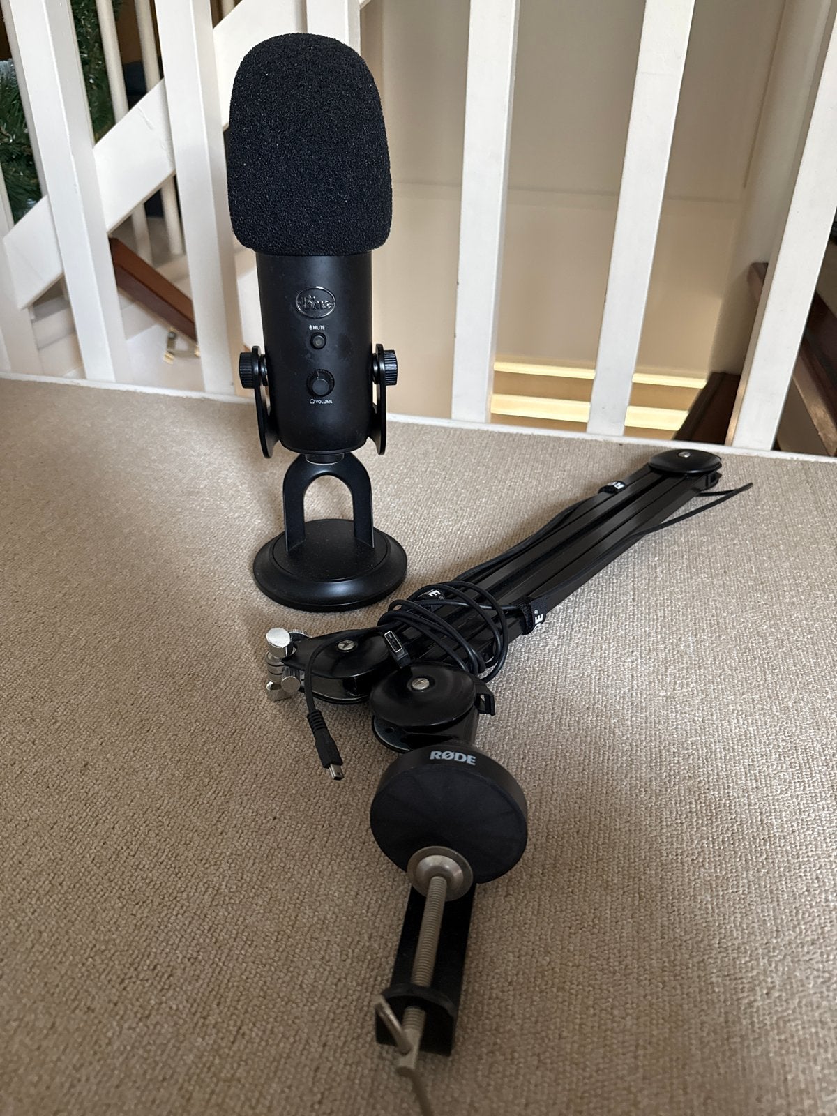 Blue Yeti USB Microfoon met Røde PSA1 Microfoonarm, Muziek en Instrumenten, Ophalen, Zo goed als nieuw, Studiomicrofoon