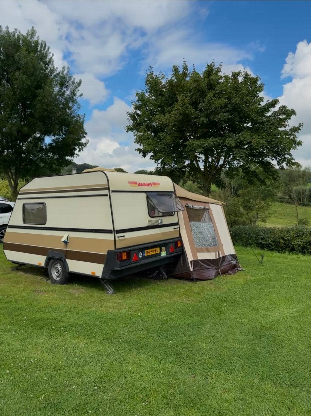 Dethleffs T1 caravan uit 1982 - Inclusief voortent en luifel, Rondzit, Particulier, Dethleffs, Luifel