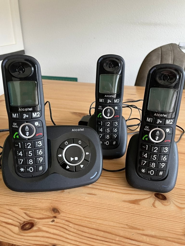 Alcatel dect telefoon XL595B Voice trio, Ophalen of Verzenden, Zo goed als nieuw, 3 handsets
