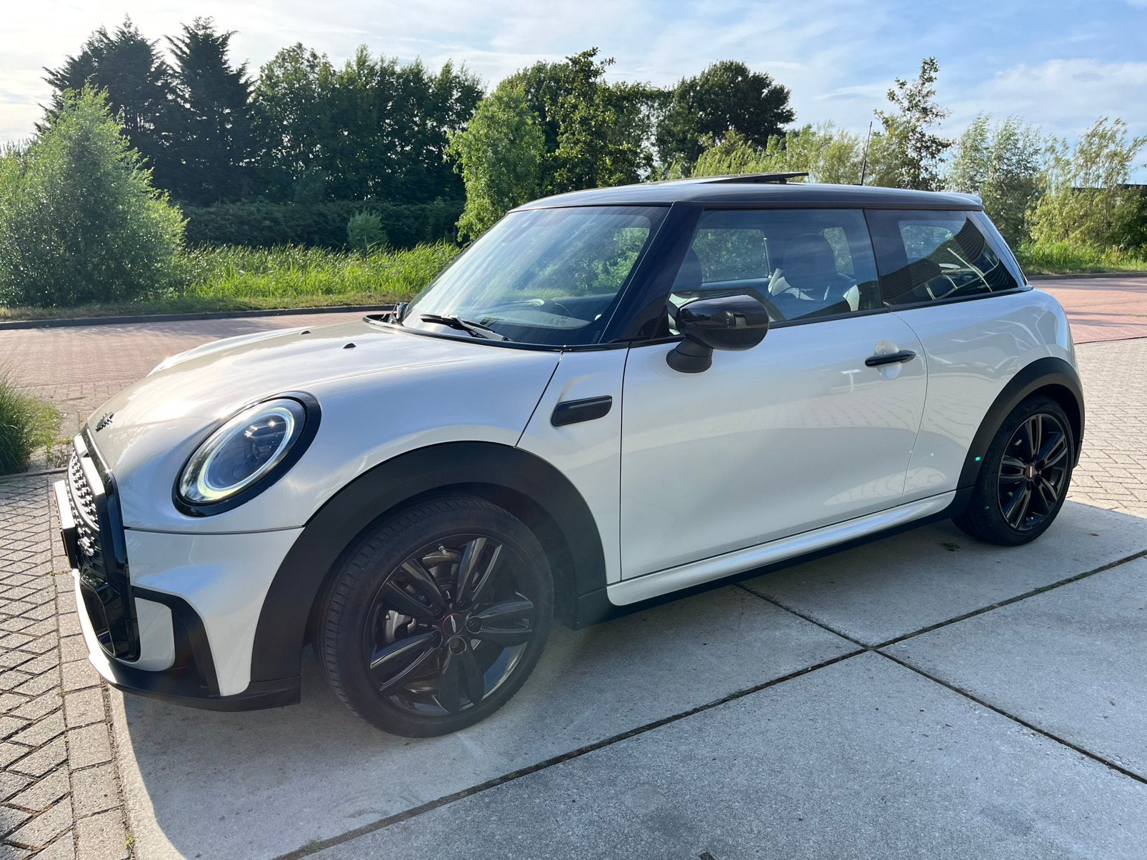Mini Cooper 3-deurs | JCW pakket | panoramadak | automaat, Auto's, Mini, 136 pk, Lane Keeping Assist, 4 stoelen, Wit