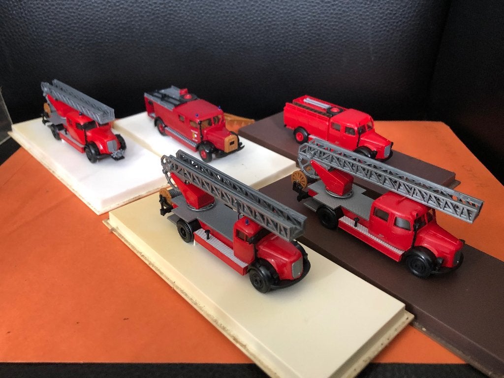 Brekina Mercedes brandweer 1:87, Ophalen of Verzenden, Zo goed als nieuw, Bus of Vrachtwagen, Brekina