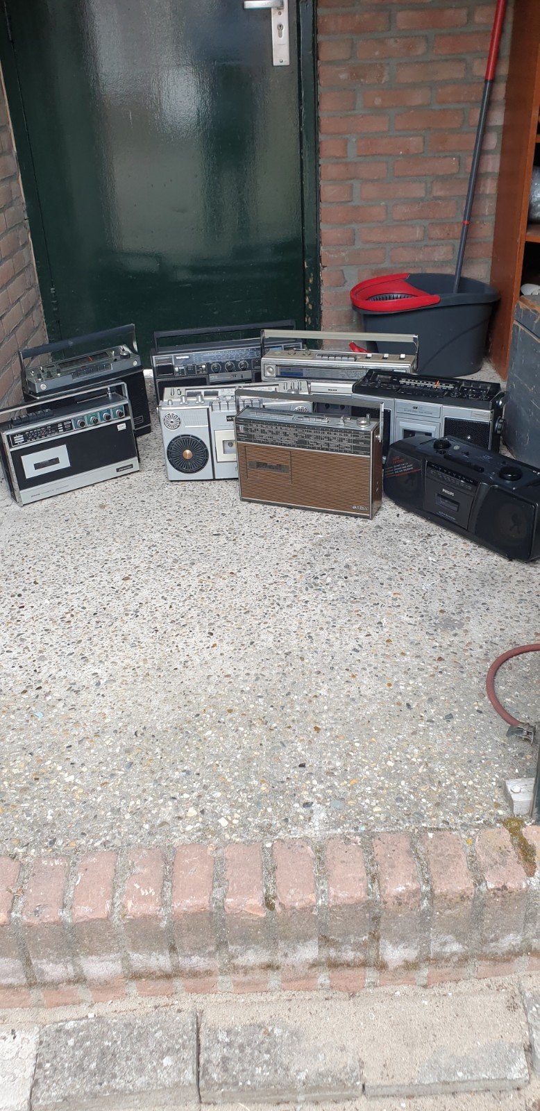Radio cassette recorders, Ophalen