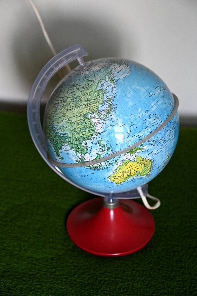 Wereldbol globe lamp, Kunststof, 22 cm, Ophalen of Verzenden, Kinderwereldbol