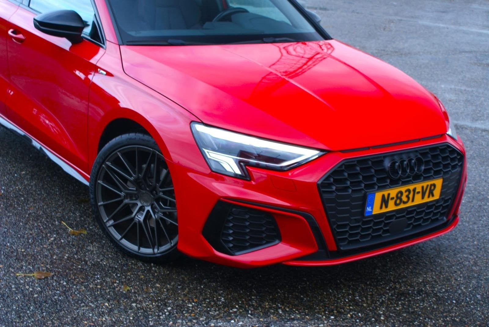 Audi A3 35 Tfsi 150pk S-tronic 2022 Rood, Auto's, Audi, 4 cilinders, 690 kg, 149 pk, 5 stoelen