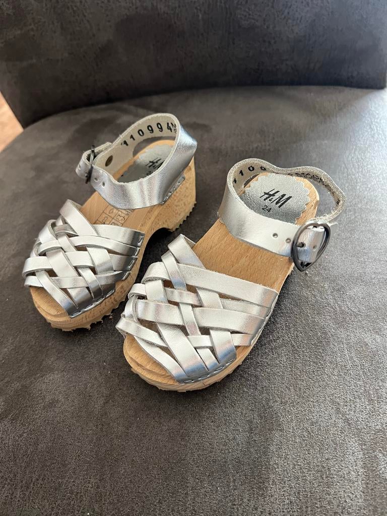 H&M Zilveren Klomp Sandalen Maat 24, Kinderen en Baby's, Ophalen of Verzenden, Nieuw, Meisje, Schoenen