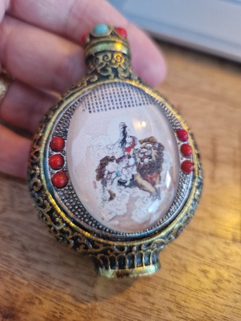 Antiek parfumfles met bloedkoraaltjes. China., Ophalen of Verzenden