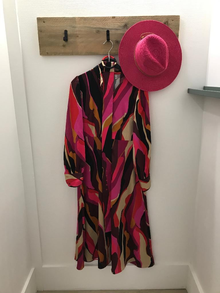 Hoeden en kleding, Ophalen, Zo goed als nieuw, One size fits all