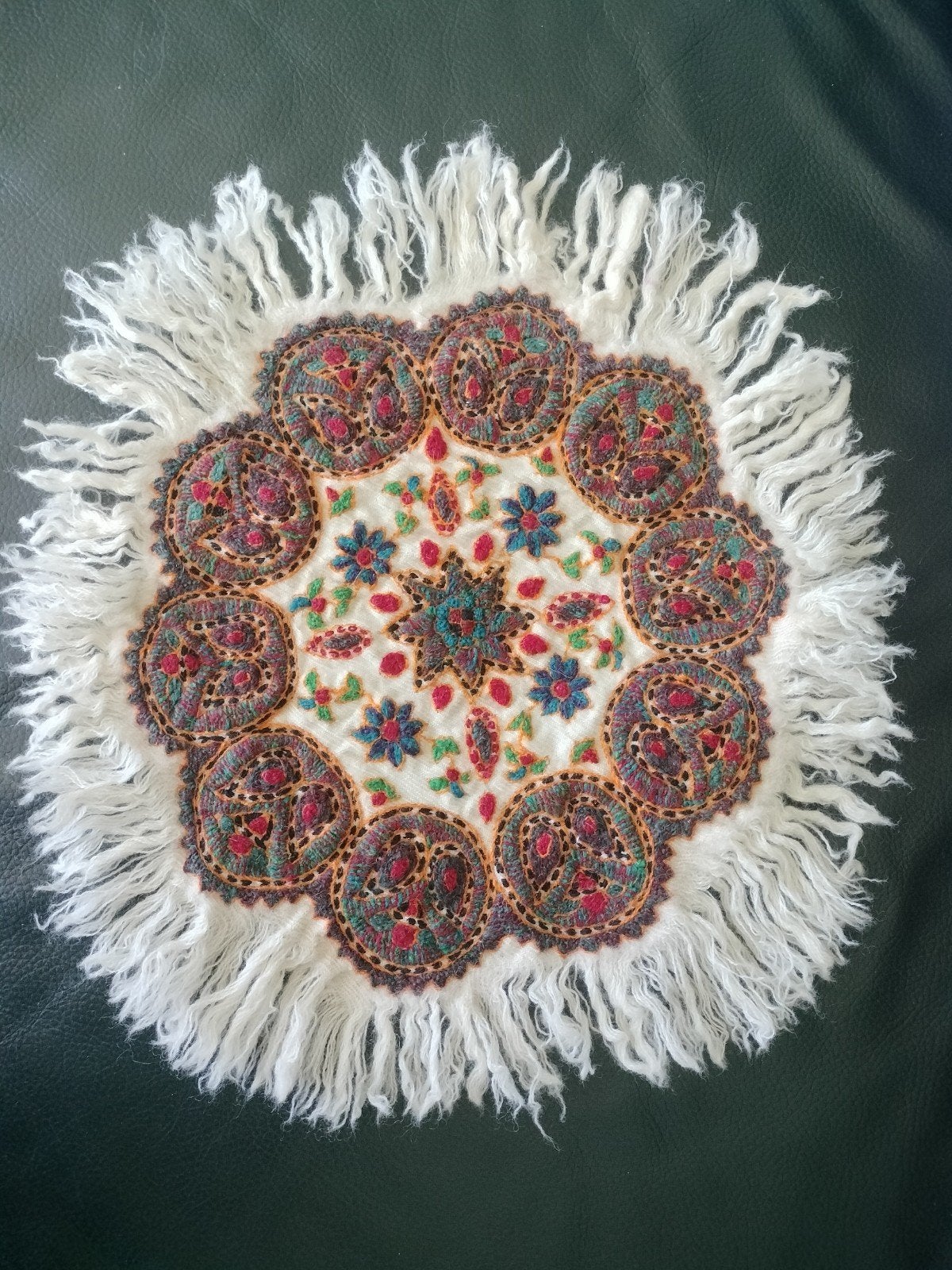 Handgemaakte Perzische Pateh kleed., Rond, Minder dan 50 cm, Ophalen of Verzenden, Zo goed als nieuw