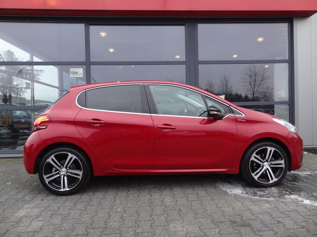 Peugeot 208 | 1.2 | GT-line | NL-AUTO | PANO | TREKHAAK | CR, Voorwielaandrijving, Stof, 23 km/l, Origineel Nederlands