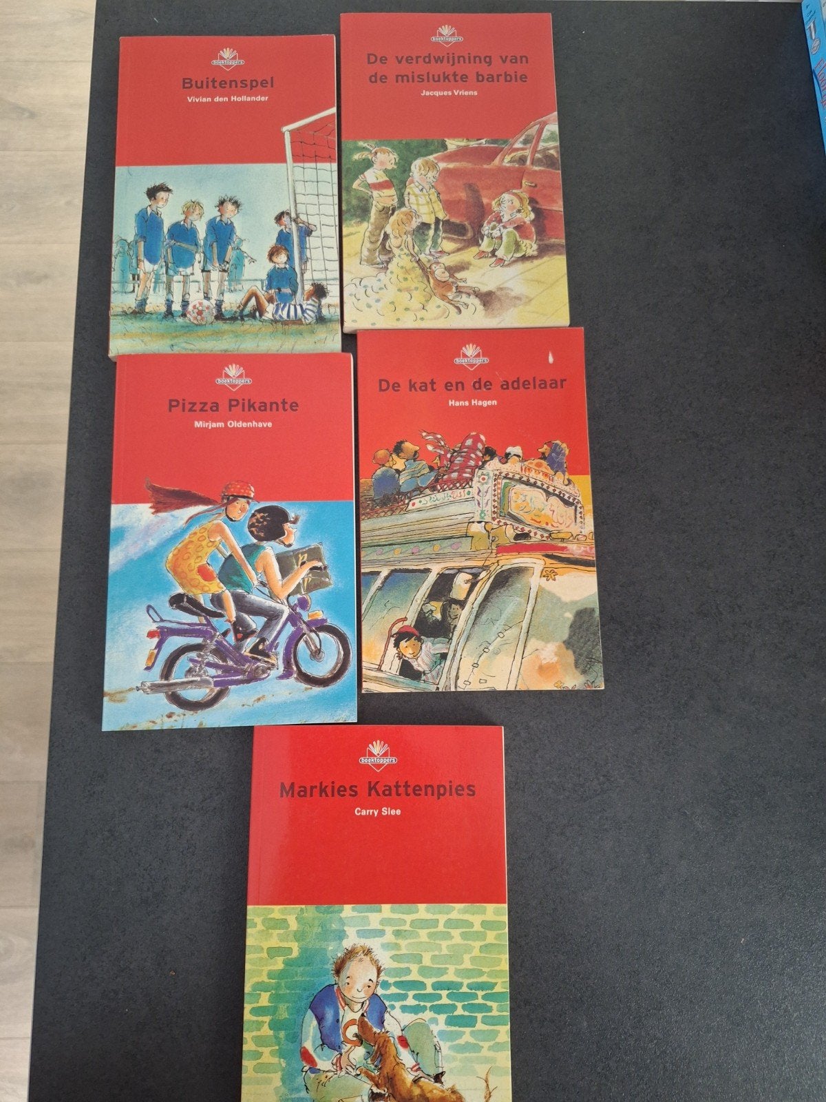 5 jeugdboeken: Buitenspel, Pizza Pikante, Markies Kattenpies, Ophalen of Verzenden, Gelezen