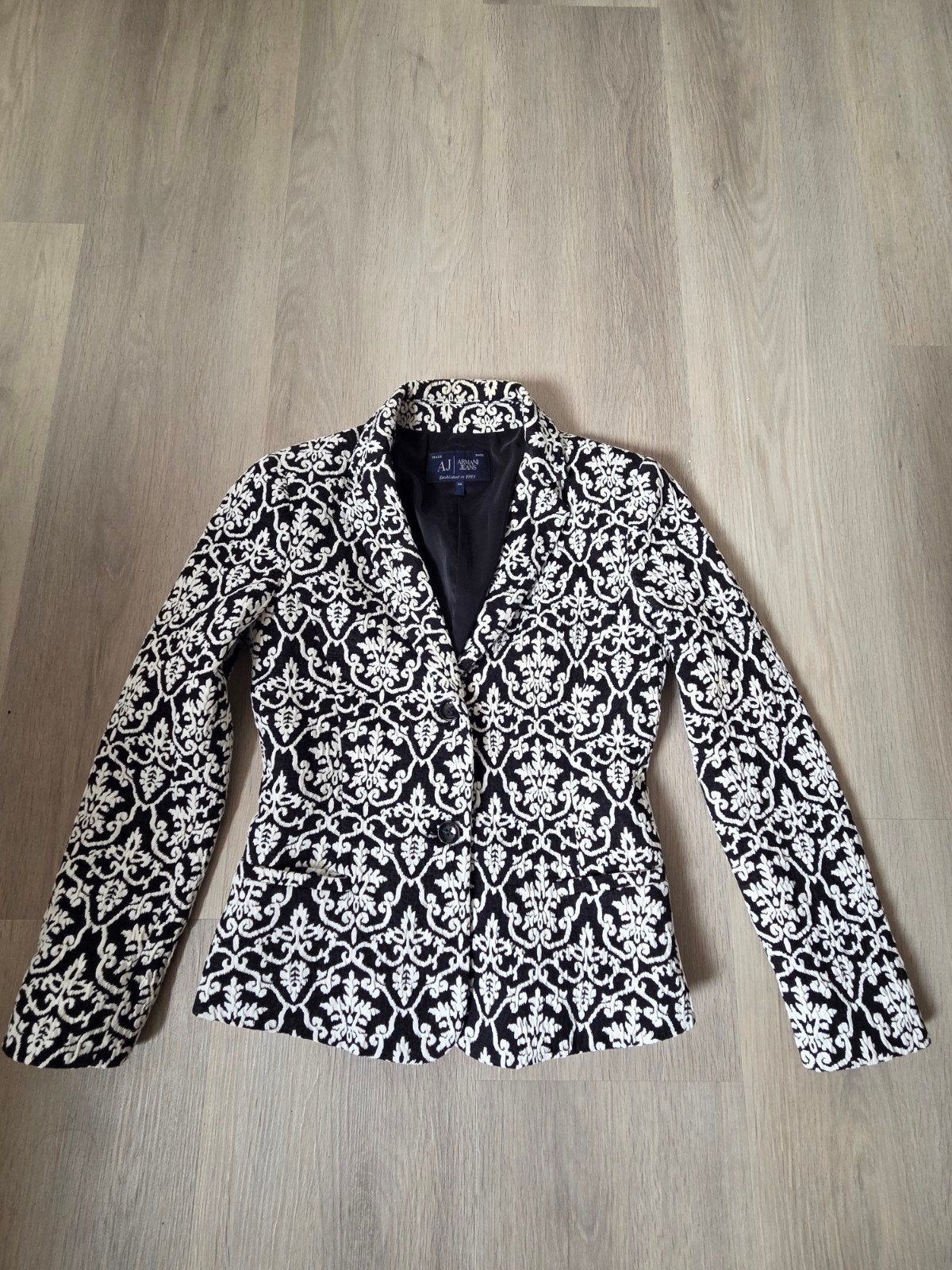 Armani Jeans Blazer zwart-wit barok patroon | IT 44 (valt S), Armani, Zwart, Ophalen of Verzenden, Zo goed als nieuw