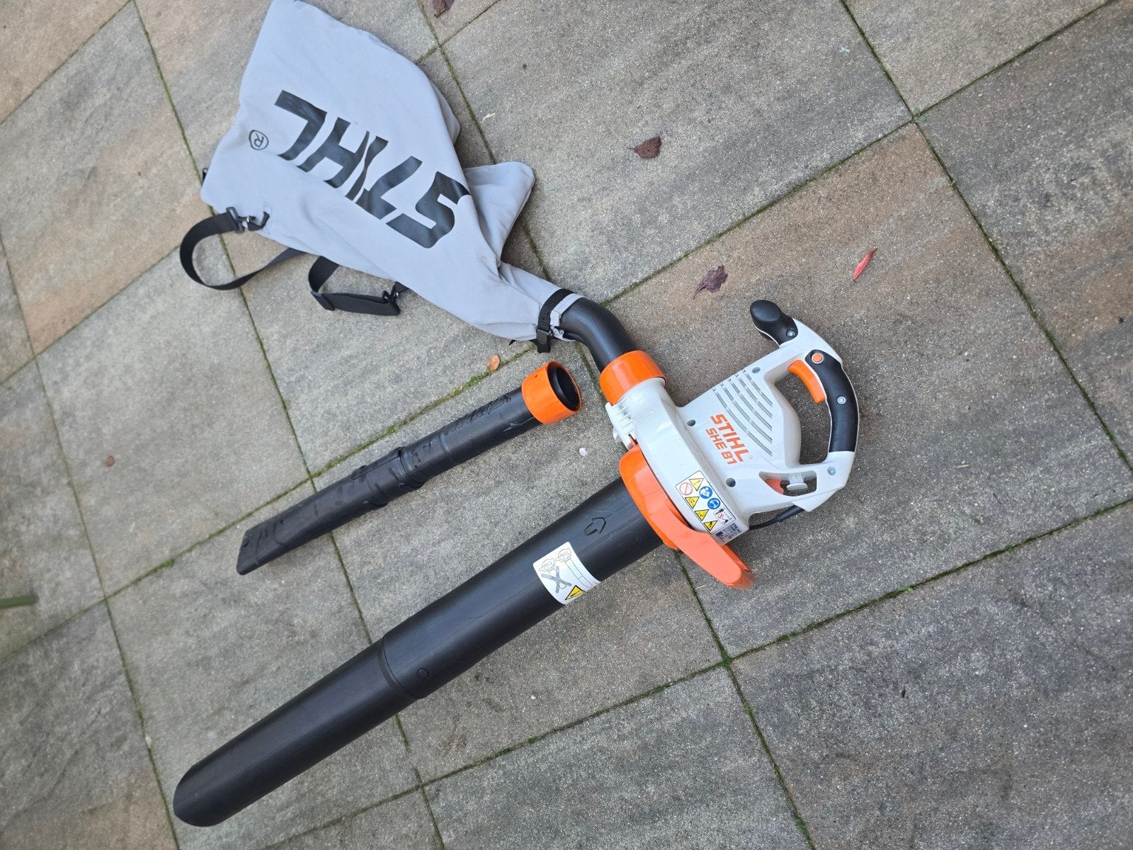 Stihl SHE 81 Bladblazer/Bladzuiger - Zo goed als nieuw, Ophalen, Stihl, Met opvangzak, Handgedragen