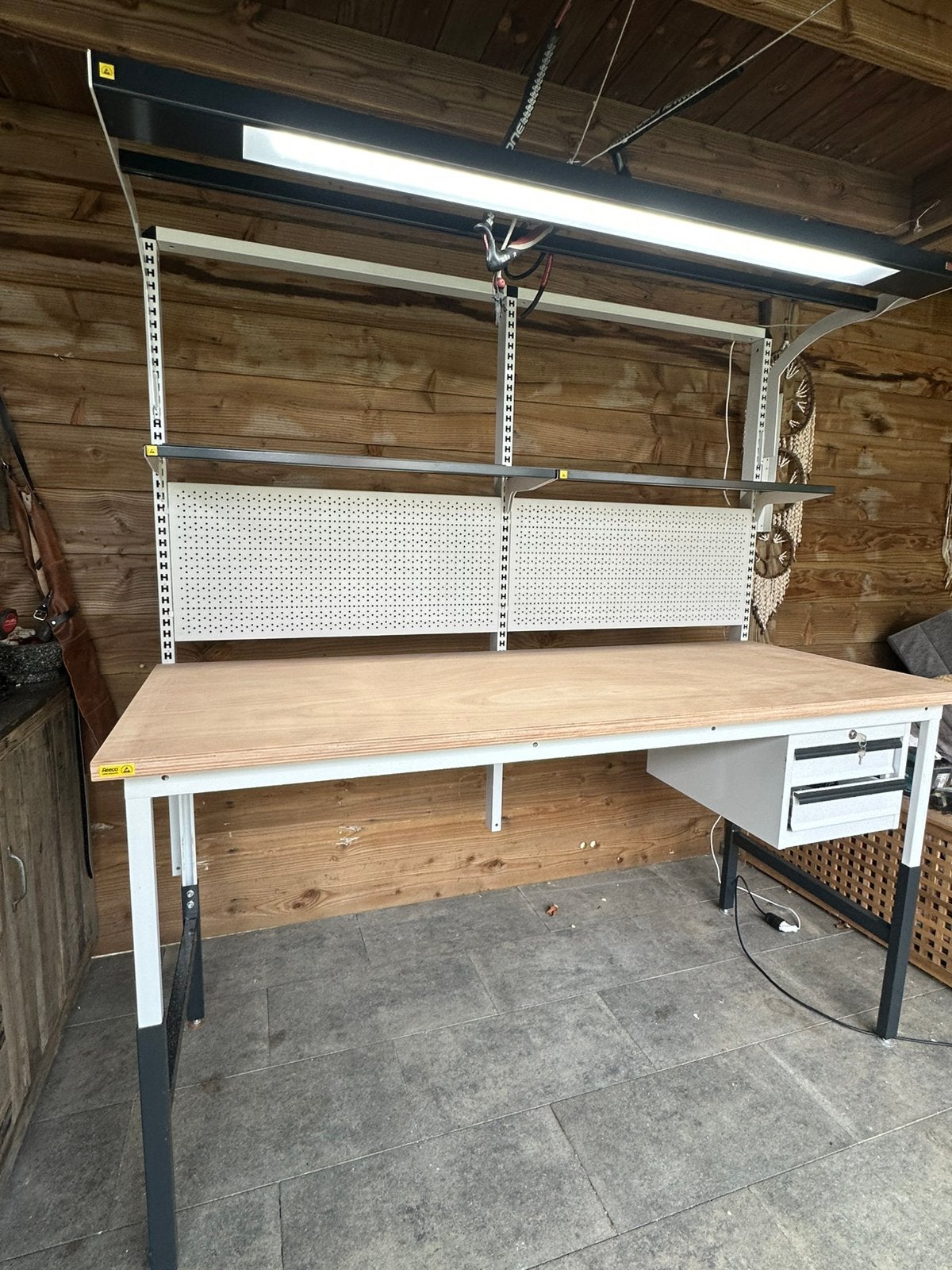 Werkbank met lamp hoogte verstelbaar., Tuin en Terras, Overkappingen, Ophalen, Zo goed als nieuw