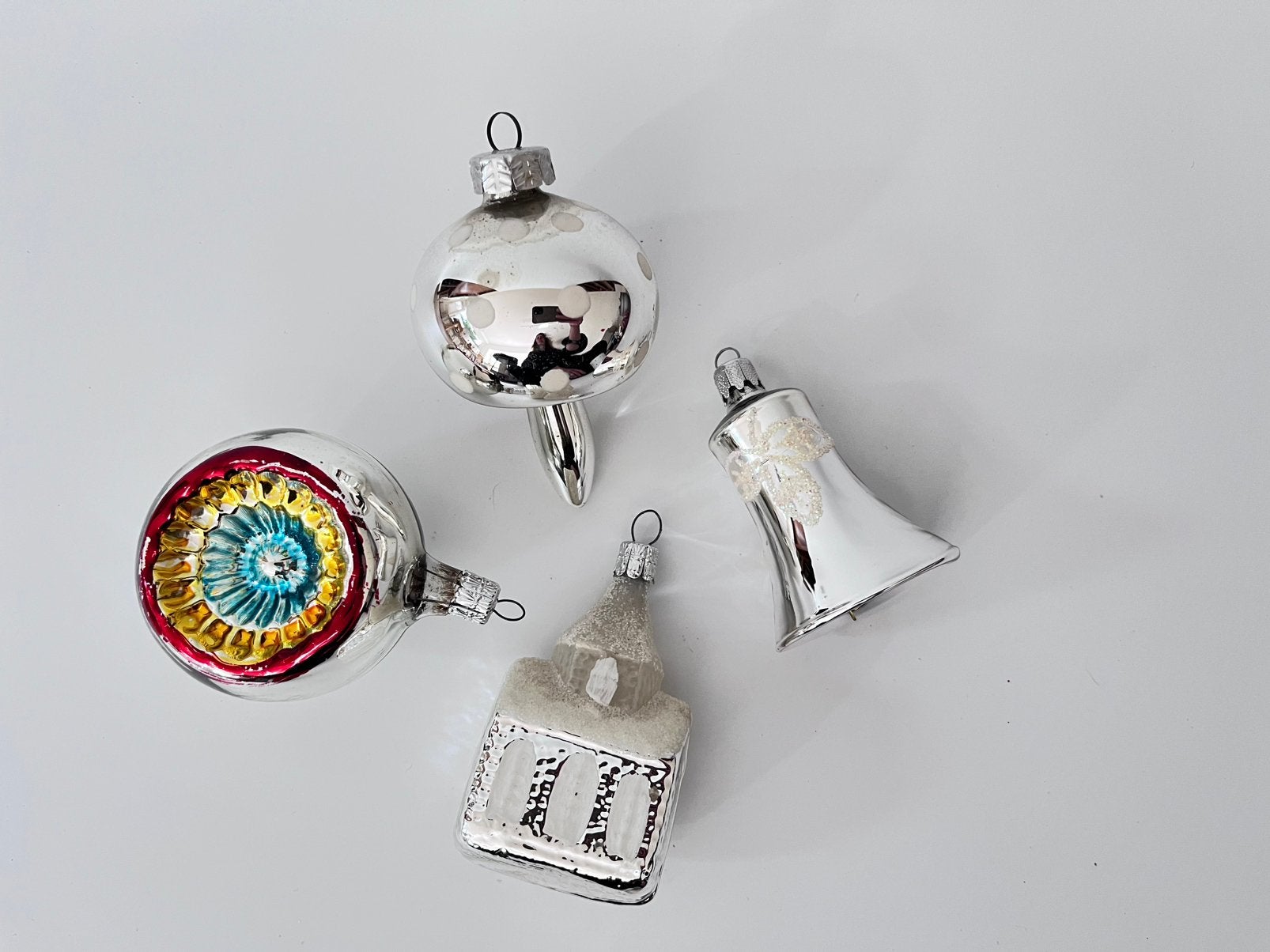 Set van 4 zilverkleurige, vintage kerstornamenten, Ophalen of Verzenden, Gebruikt