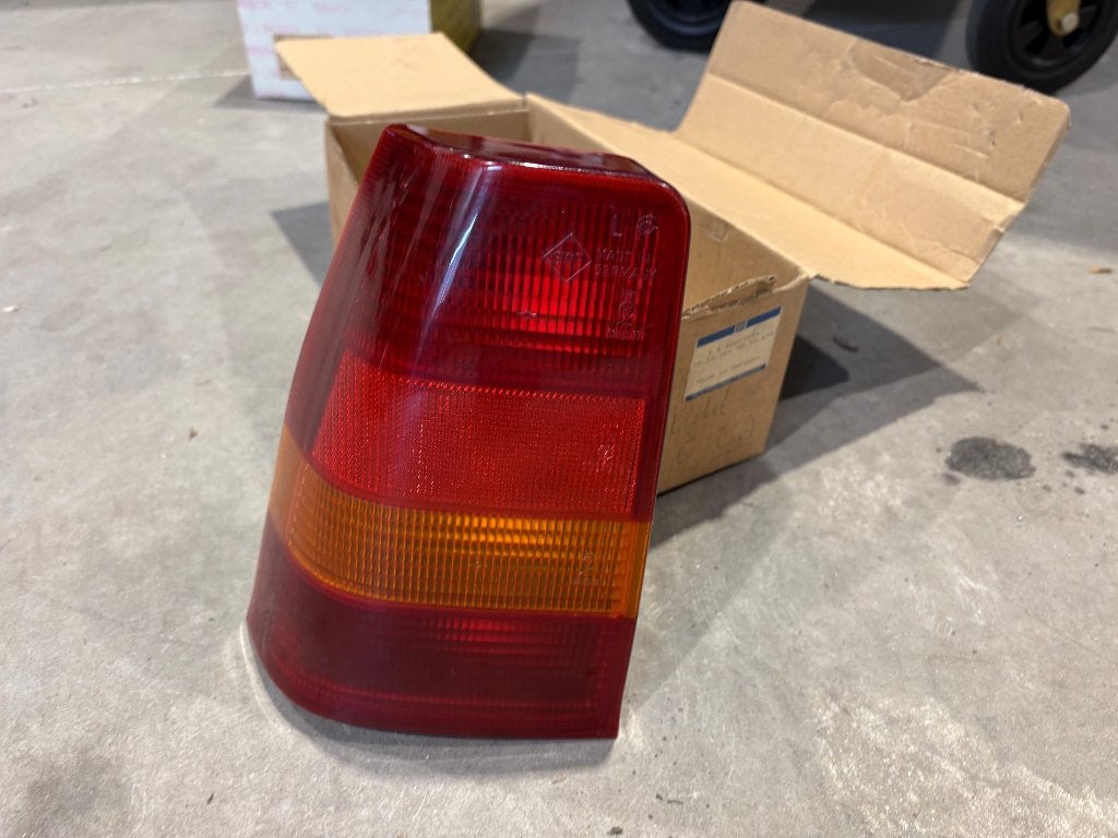 Achterlicht Opel Kadett E links NIEUW origineel GM, Ophalen of Verzenden, Nieuw, Opel