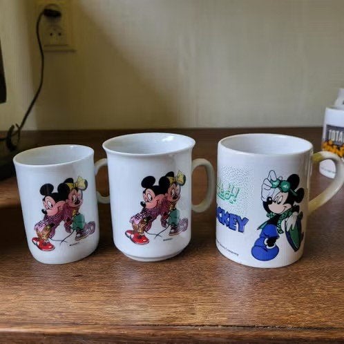 Disney Mickey & Minnie Mouse mokken collectie (20 stuks), Ophalen of Verzenden, Mickey Mouse, Zo goed als nieuw, Servies