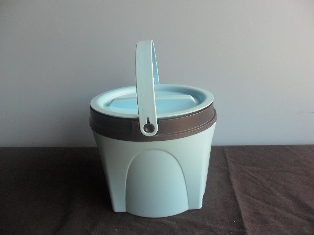 Tupperware thermo box 2 liter, Huis en Inrichting, Keuken | Tupperware, Ophalen of Verzenden, Zo goed als nieuw, Blauw, Overige typen