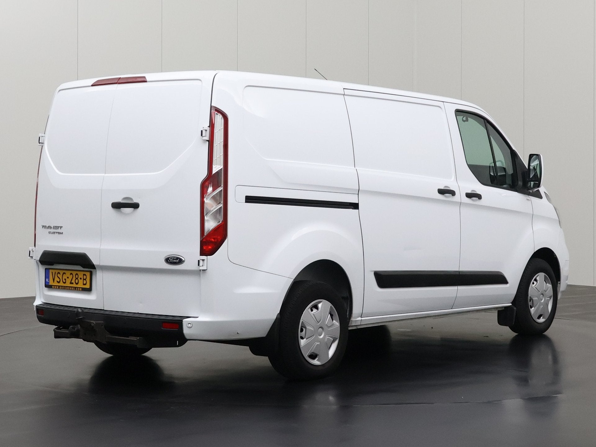 Ford Transit Custom 2.0TDCI Kastinrichting | Trekhaak | Navi, Voorwielaandrijving, Dealer onderhouden, 15 km/l, Euro 6