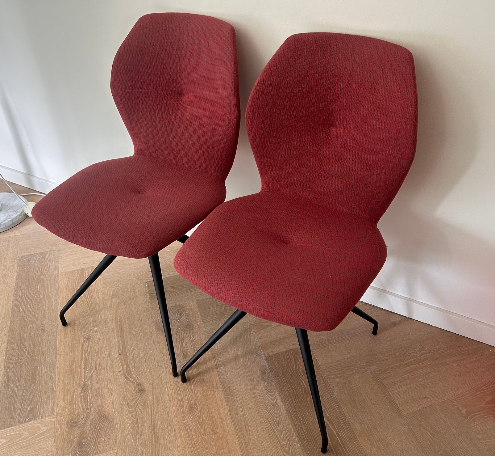 2x Mobitec Mood #91 design kamerstoelen  bordeaux/donkerrood, Huis en Inrichting, Stoelen, Ophalen, Twee, Zo goed als nieuw, Metaal