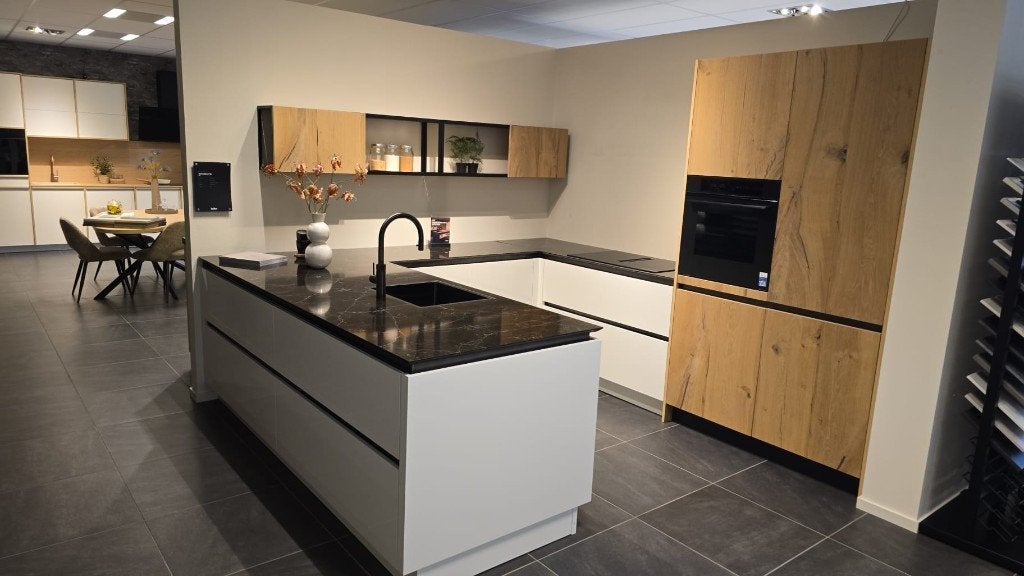 Showroomkeuken keller u vorm met luxe Bosch apparatuur, Ophalen, U-keuken, Wit, Nieuw