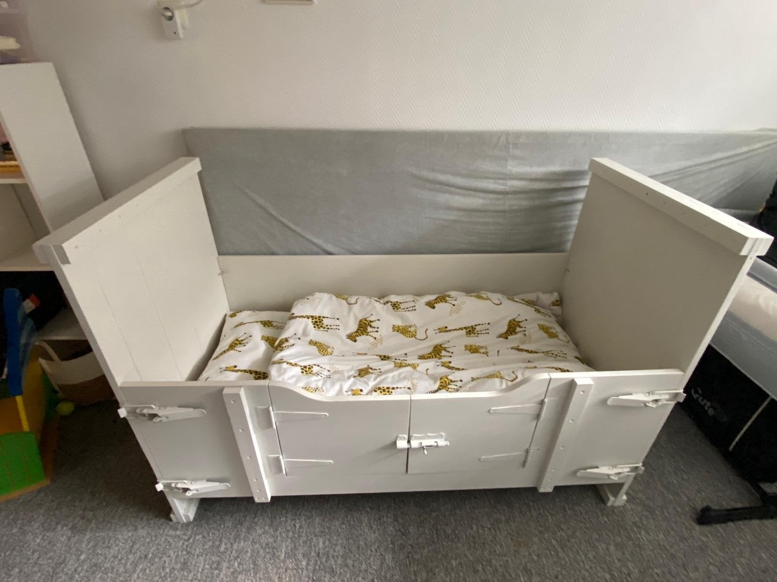Peuterbed met matras 70cm bij 140cm, 70 tot 85 cm, 140 tot 160 cm, Zo goed als nieuw, Ophalen