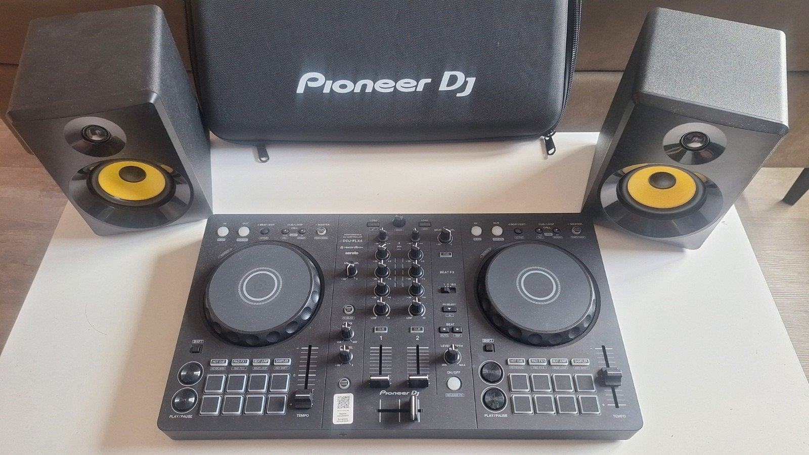 Pioneer DJ FLX4 DJ-controller met Vonyx SMN40 speakers +Tas, Ophalen, Zo goed als nieuw, Pioneer