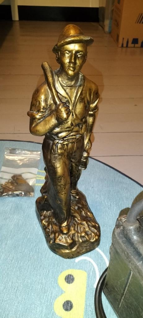 Vintage beeldje van een mijnwerker, Antiek en Kunst, Ophalen, Gepatineerd, 20 - 50 cm, Beeld
