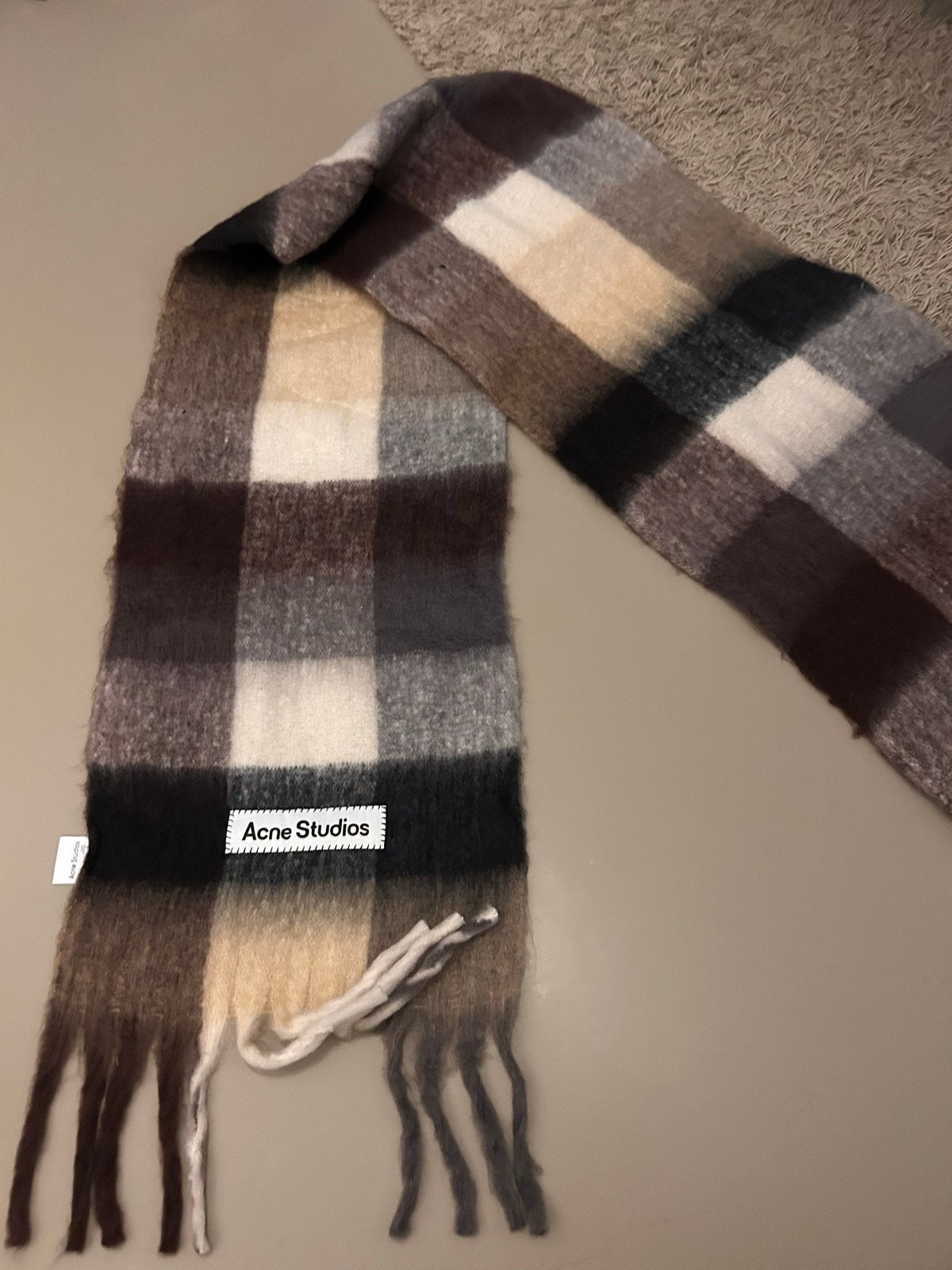 Acne Studios Geruite Sjaal - Zo goed als nieuw, Kleding | Dames, Mutsen, Sjaals en Handschoenen, Verzenden, Zo goed als nieuw