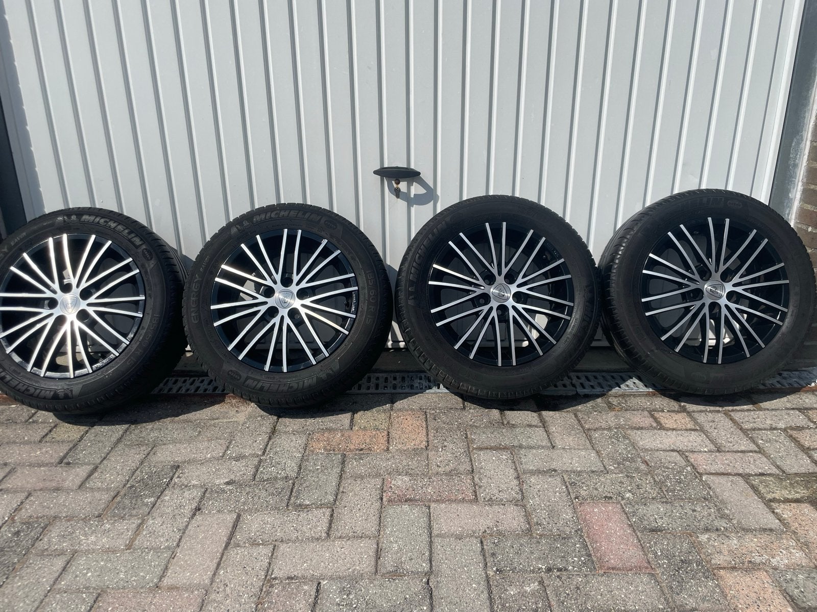 Nette 15 “ Velgen met Michellin banden 185-60-15 steek 5x100, Ophalen, Gebruikt, 15 inch, Velg(en)