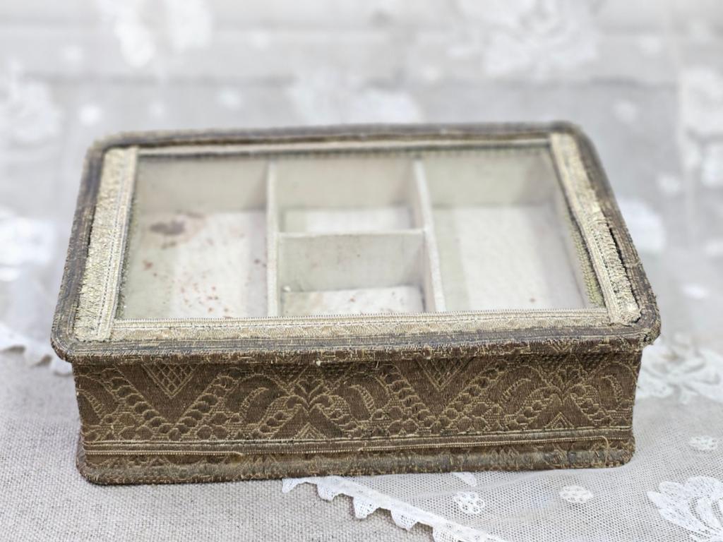 Vitrinekistje stoffen doos sieradendoosje, Antiek en Kunst, Curiosa en Brocante, Ophalen of Verzenden