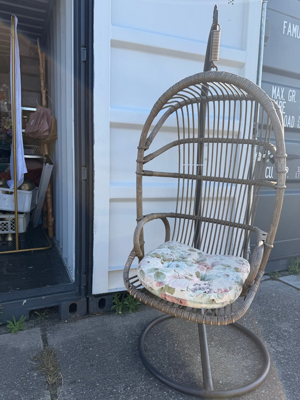 Rotan hangstoel met bloemenkussen, Ophalen, Gebruikt, Bruin, Riet of Rotan