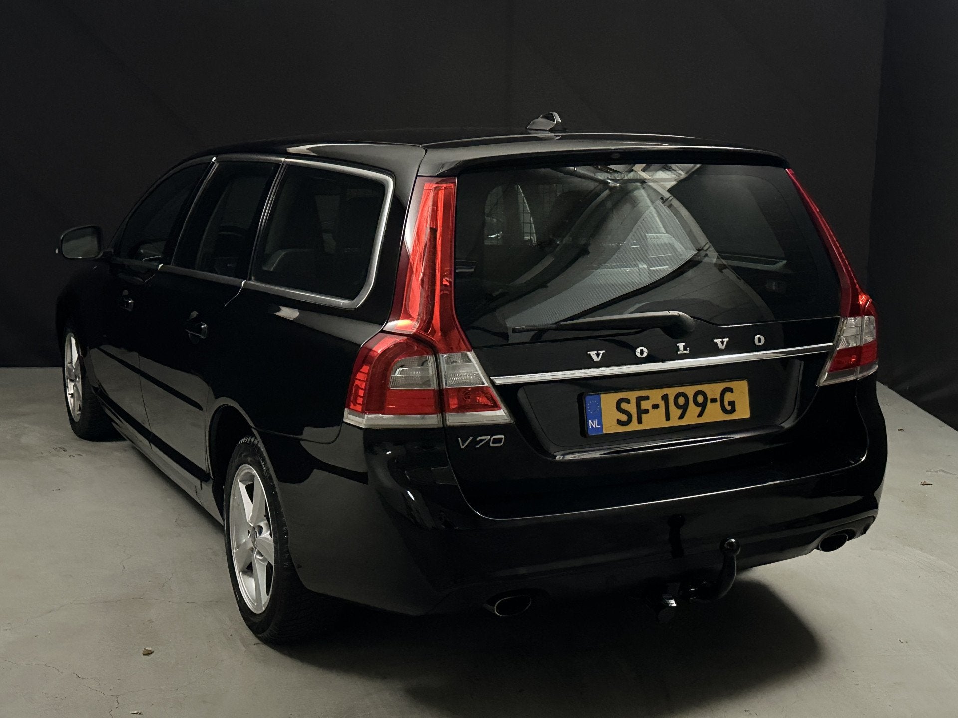 Foto 5 van Volvo V70 2.0 T5 Kinetic *Automaat*AC*CC*Full Leather*