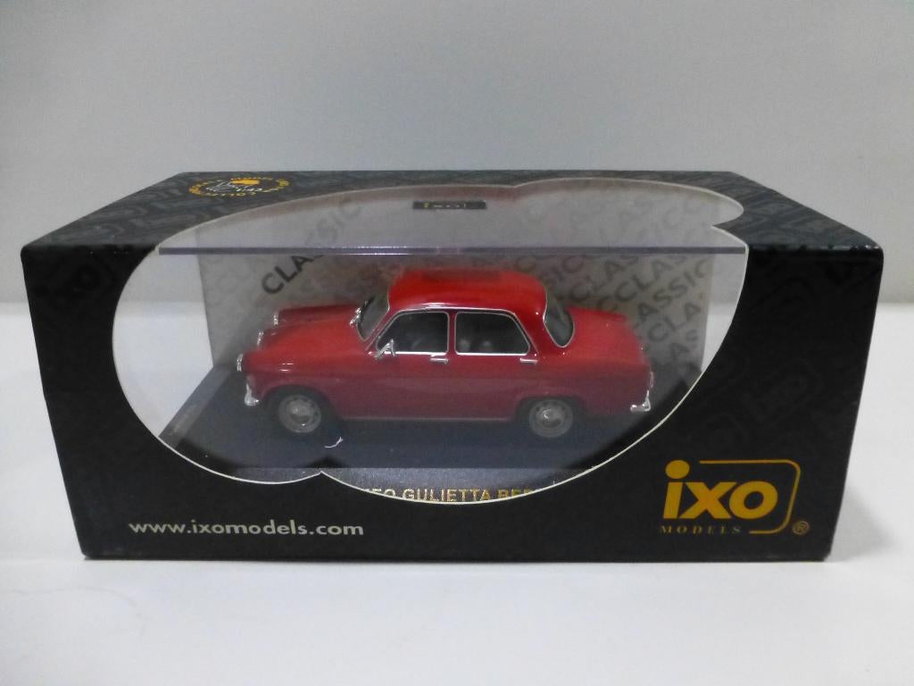 IXO Alfa Romeo Gulietta Berlina 1956 rood, Ophalen of Verzenden, Zo goed als nieuw, Auto, Overige merken