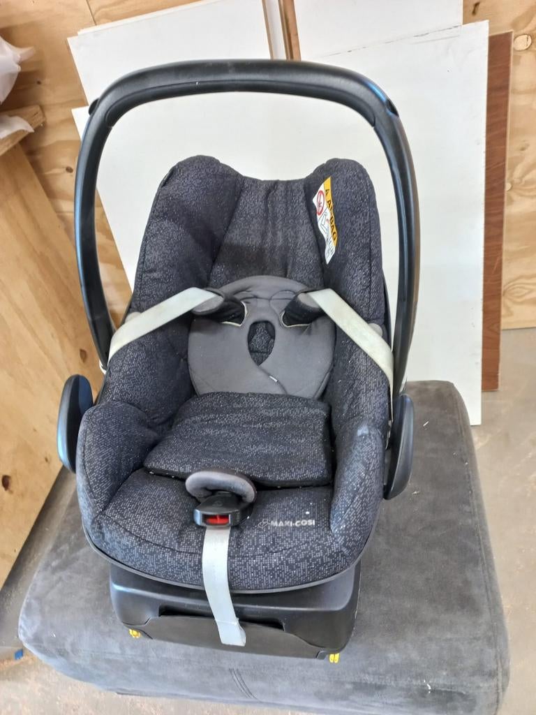 Maxi-Cosi Pebble autostoel met FamilyFix base, Ophalen, Gebruikt, Zijbescherming, Isofix