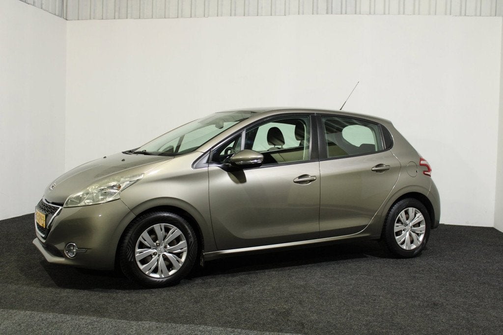 Peugeot 208 1.4 VTi Envy NAVI ECC CRUISE PDC LICHT/ZICHTPAKK, Auto's, Peugeot, Voorwielaandrijving, Euro 5, Stof, Zwart