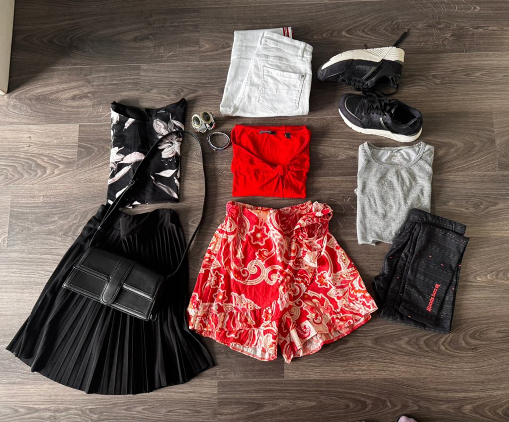 Dames kledingpakket maat S, sneakers en accessoires, Kleding | Dames, Overige Dameskleding, Ophalen of Verzenden, Zo goed als nieuw