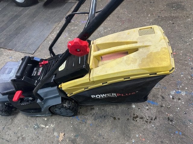 accu grasmachine, Tuin en Terras, Ophalen, Cirkelmaaier, Accu-grasmaaier, Zo goed als nieuw