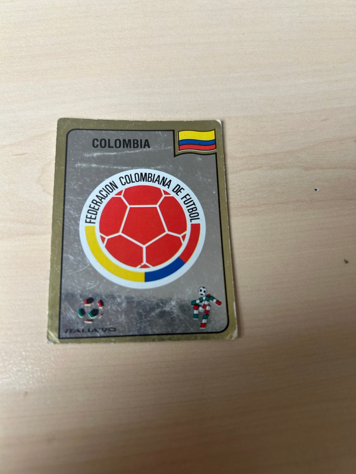 Panini Italia '90 embleem Colombia, Verzamelen, Ophalen of Verzenden, Zo goed als nieuw, Buitenlandse clubs, Poster, Plaatje of Sticker