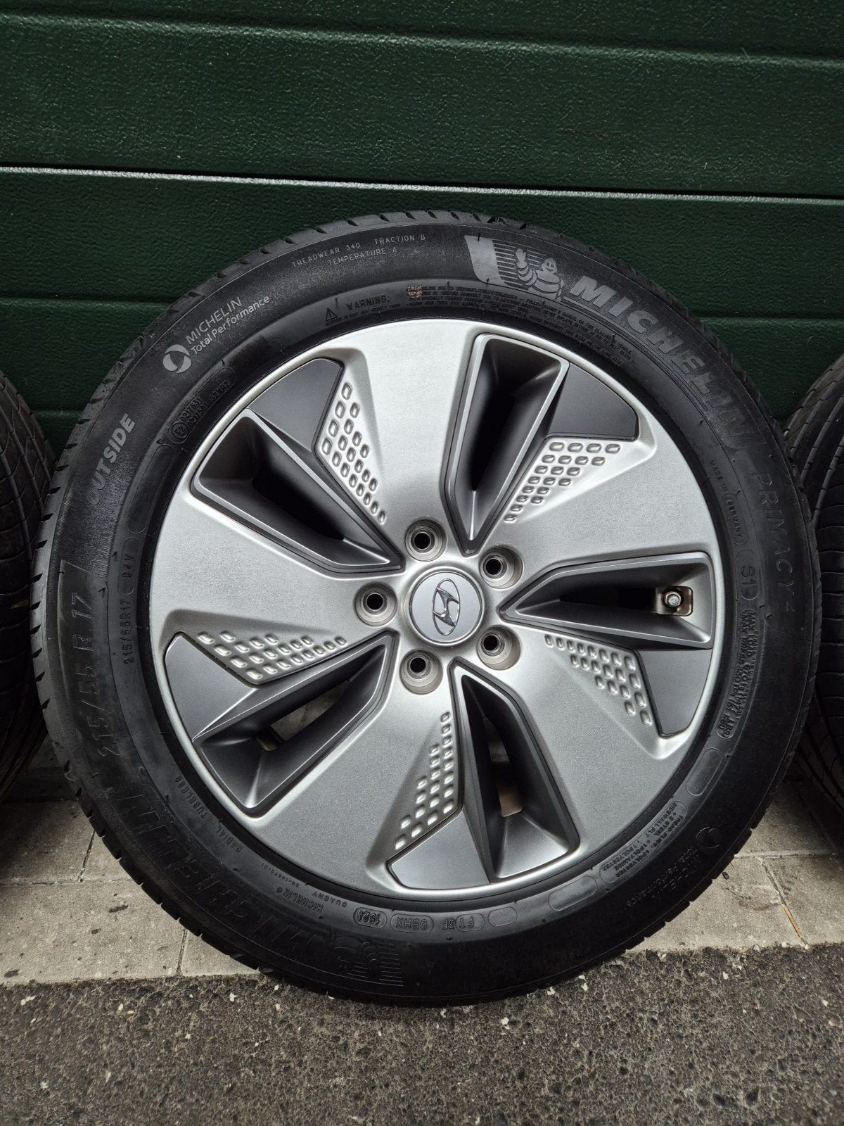 Foto 6 van 5x114.3/17 inch orgineel Hyundai Kona Velgen