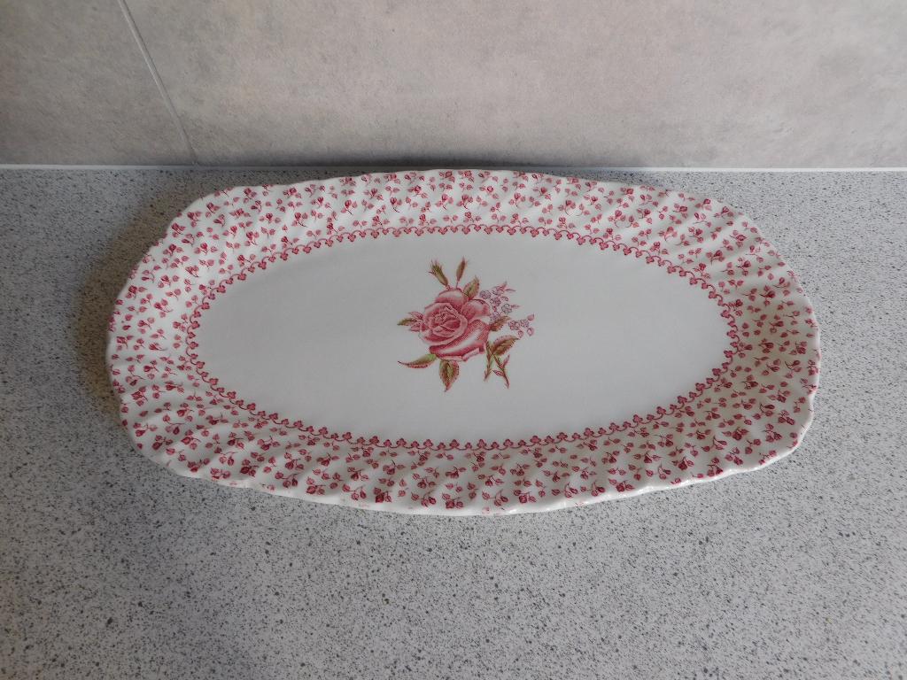Schaal 32x18 cm. Rose Bouquet Johnson Brothers, Ophalen of Verzenden, Overige stijlen, Porselein, Schaal of Schalen
