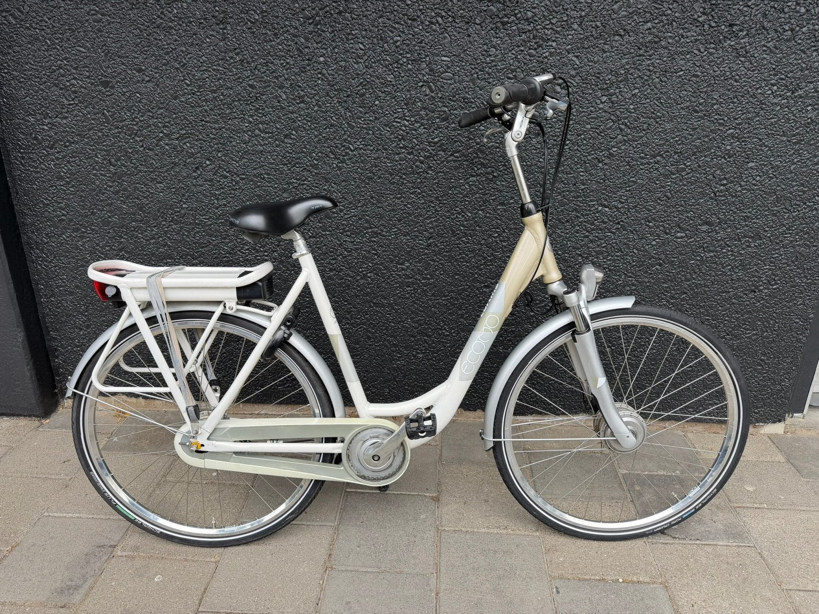 Hele mooie Cortina elektrische damesfiets met oplader, Fietsen en Brommers, 56 cm of meer, Ophalen, Zo goed als nieuw, Versnellingen