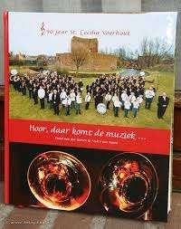Hoor, daar komt de muziek!, Boeken, Ophalen of Verzenden, 20e eeuw of later, Zo goed als nieuw