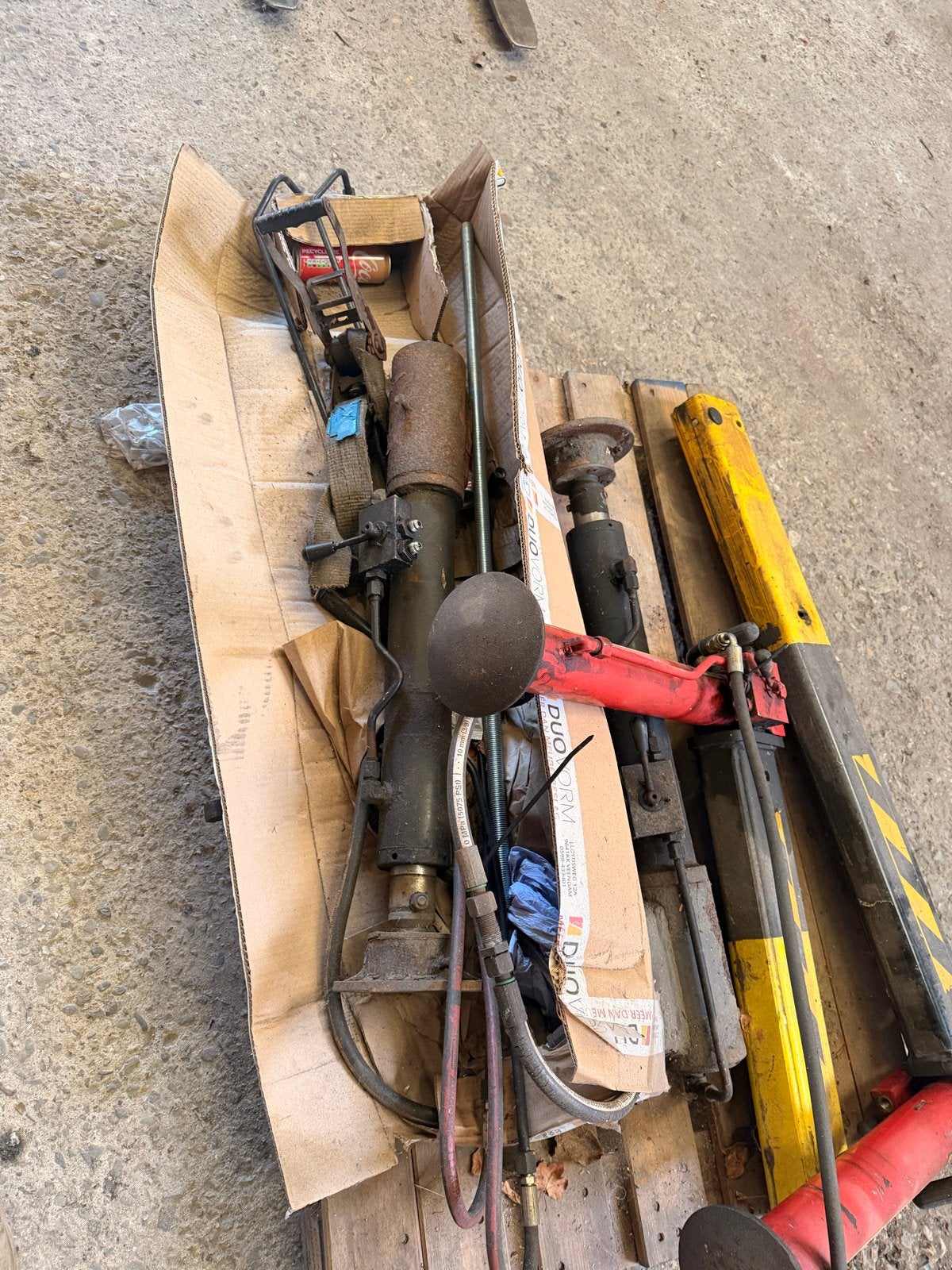 Diverse hydraulische steunpoten, Ophalen