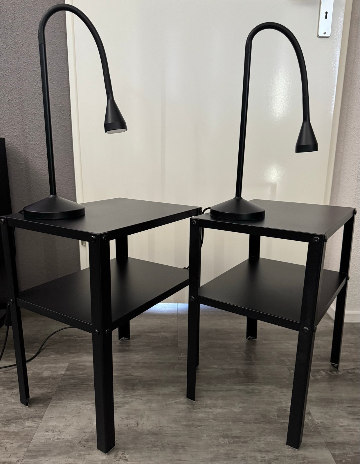 2x Zwarte bijzettafels met lampen - Zo goed als nieuw, Ophalen, Minder dan 45 cm, Minder dan 55 cm, Metaal of Aluminium