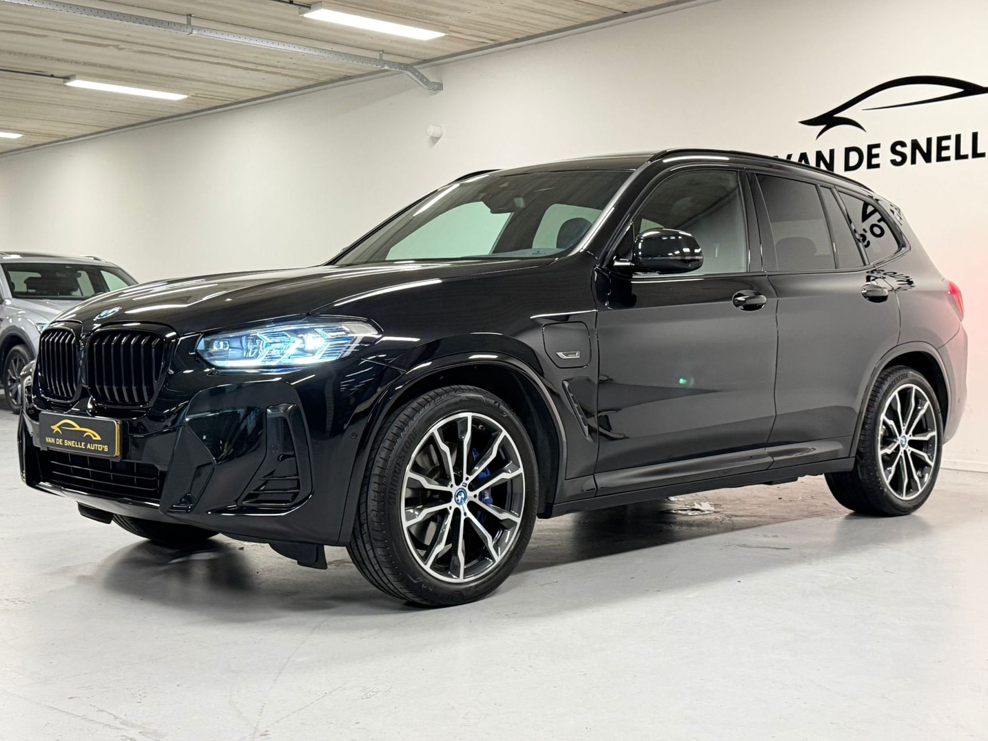 BMW X3 XDrive30e M-PAKKET/CARBON/360CAM/LASER/PANO/HUD, Auto's, BMW, 1998 cc, Gebruikt, Euro 6, 2000 kg