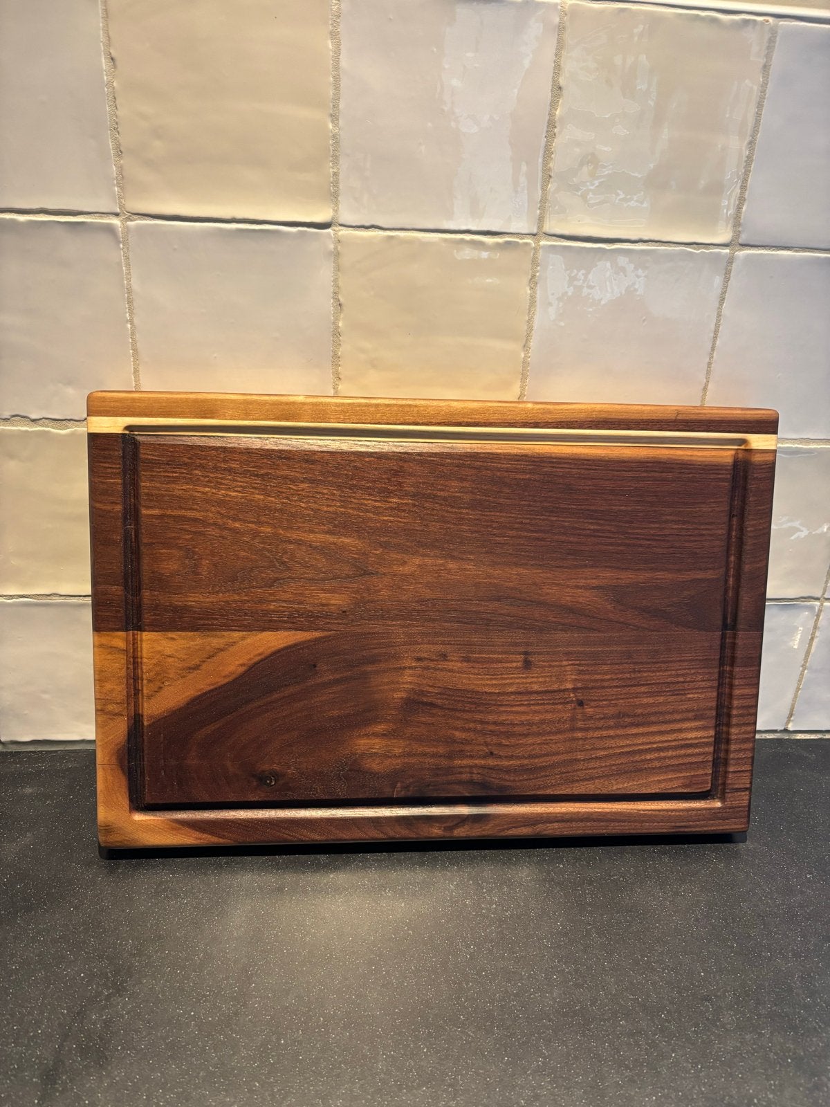 Massief walnoten snijplank met juice groove en handvat, Hout, Snij-/serveerplank, Nieuw, Ophalen of Verzenden