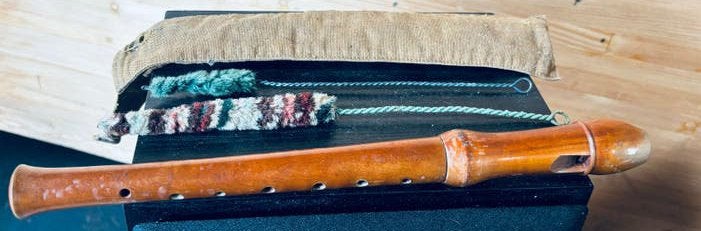 Houten blokfluit met schoonmaakborstels en etui, Muziek en Instrumenten, Ophalen of Verzenden, Gebruikt, Sopraan of Sopranino