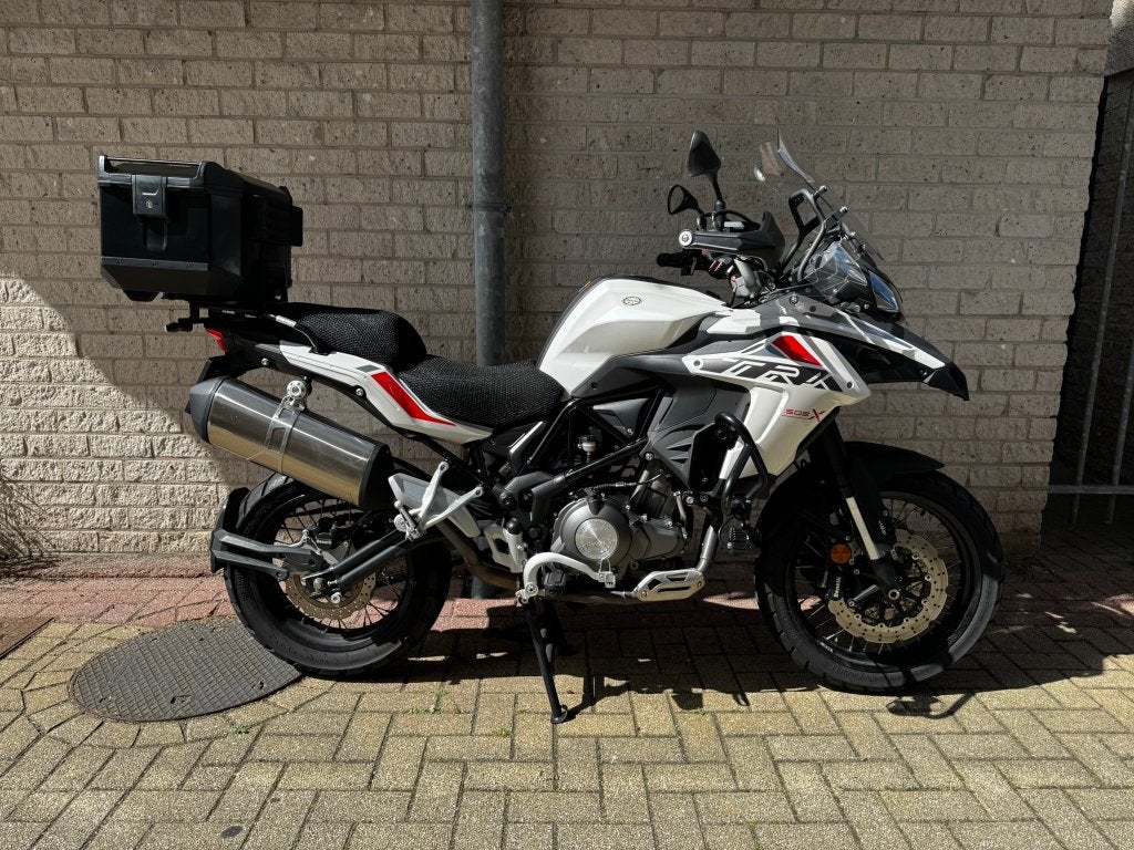 Benelli TRK 502X met LED en Topkoffer (A2), Motoren, Gebruikt, Particulier, Toermotor, Minimaal motorrijbewijs A2