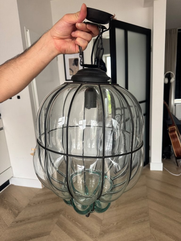 Hand geblazen glazen lamp, Ophalen