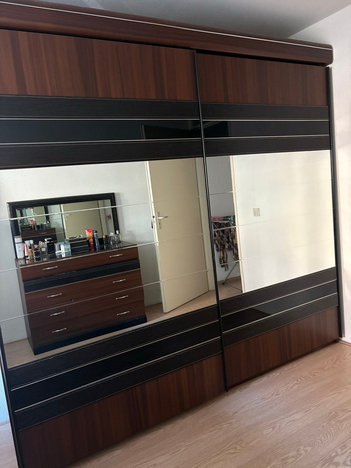 Moderne kledingkast met spiegeldeuren, Huis en Inrichting, Kasten | Kledingkasten, Ophalen, Gebruikt, 200 cm of meer, 150 tot 200 cm